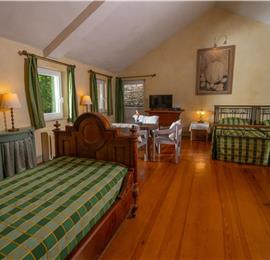 5 Bedroom Istrian Villa Estate with Large Pool and Gardens near Barban, Sleeps 12